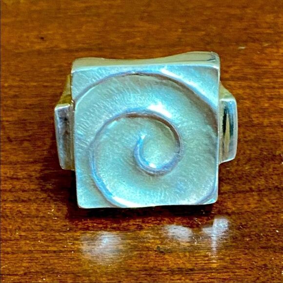 Sterling Silver Swirls Design Tapered Band Signet Ring - Picture 4 of 6